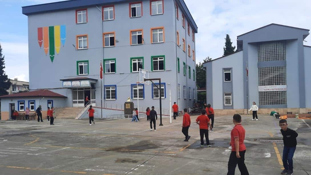 İlçe Milli Eğitim Müdürü Sayın Hakan UZUNÇAKMAK' ın  2025-2026  Eğitim Öğretim Yılı Mesajı