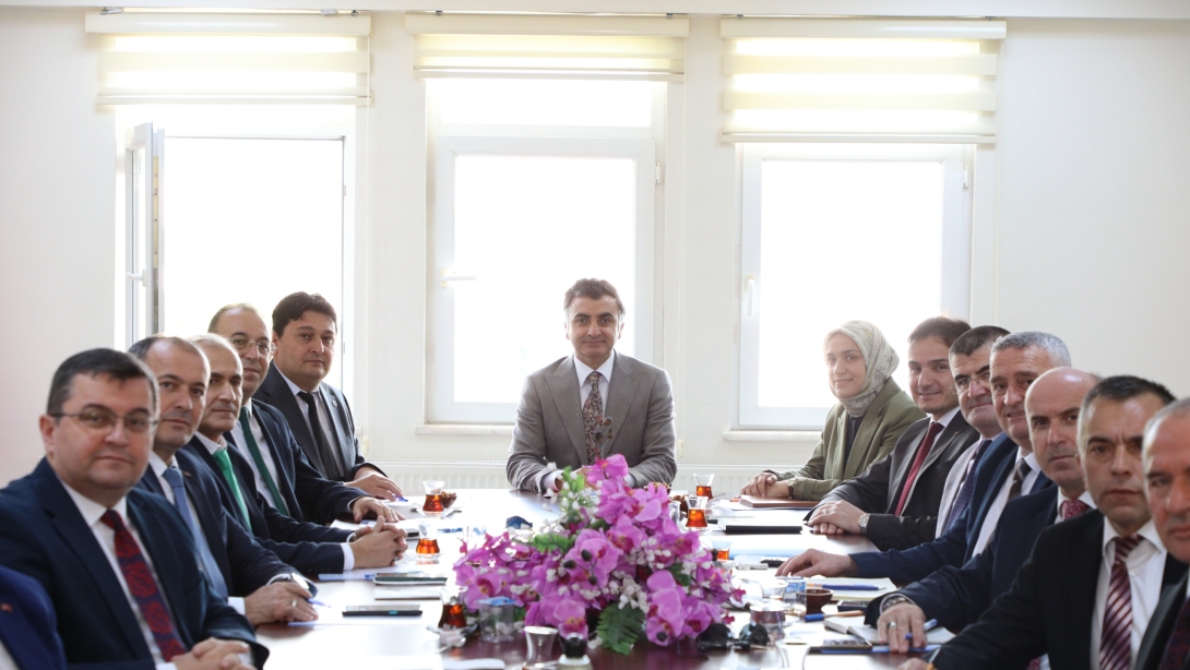 İLÇEMİZDE ,İLÇE MİLLİ EĞİTİM MÜDÜRLERİ DEĞERLENDİRME TOPLANTISI GERÇEKLEŞTİRİLDİ